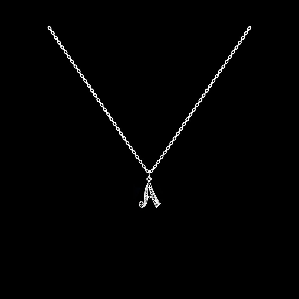 Fio com Letra A em Filgrana.