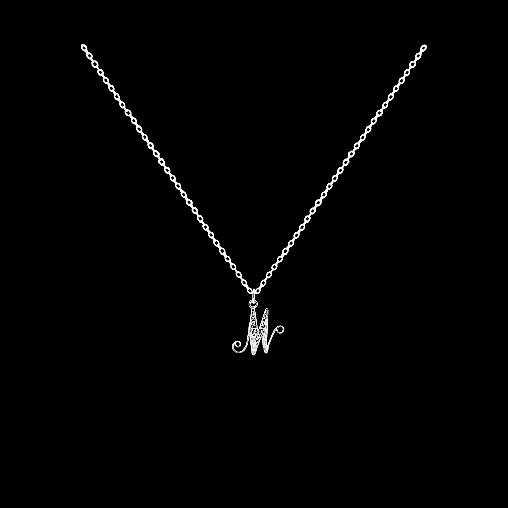 Fio com Letra M em Filigrana.