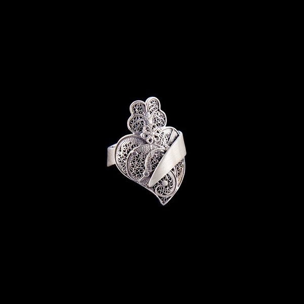 Ring "Heart of Viana" in Portuguese Filigree design.